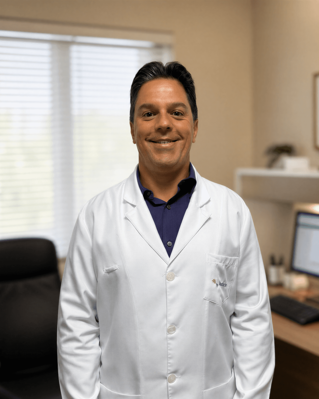 Retrato do Dr. Rodrigo Martins Pescuma, especialista em Mastologia.